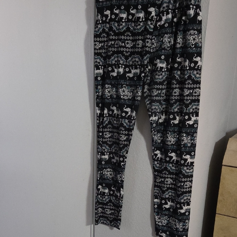 Black and White Elephant Print Leggings